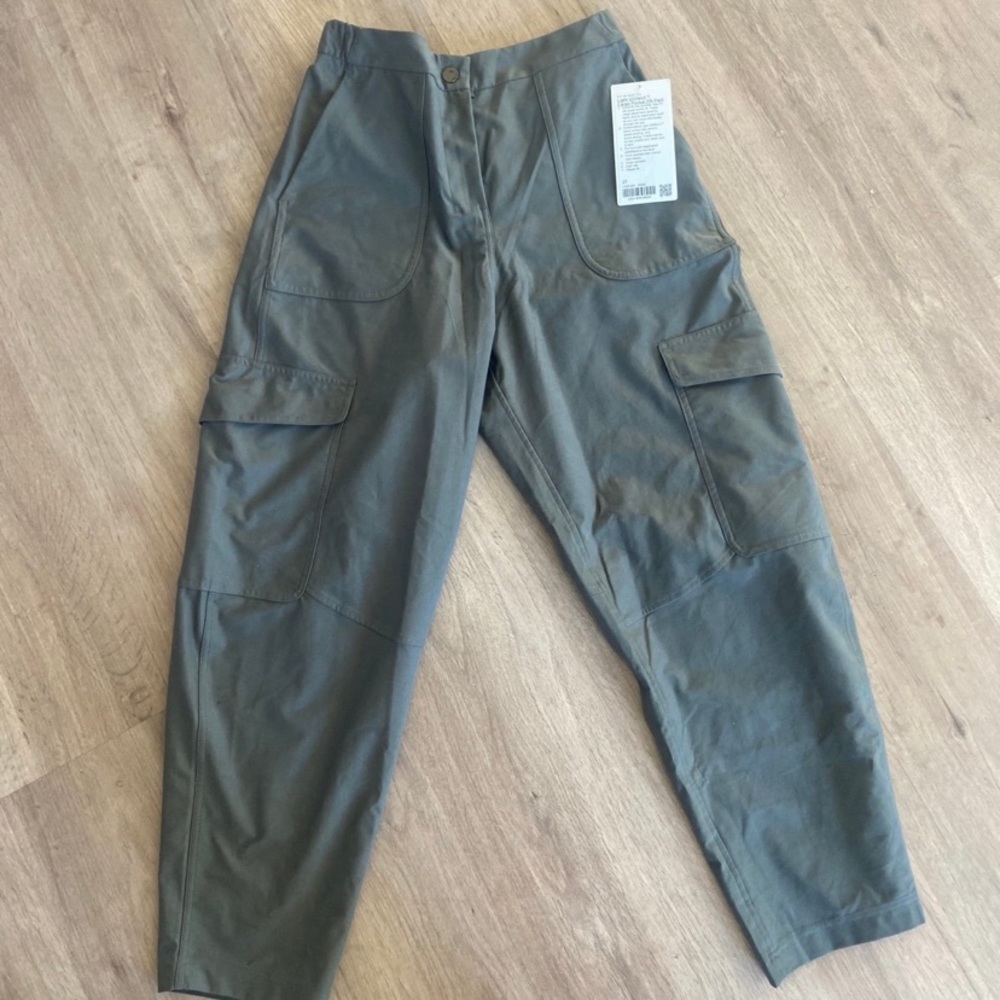 Lululemon Light Utilitech Cargo Pocket High-Rise Pant